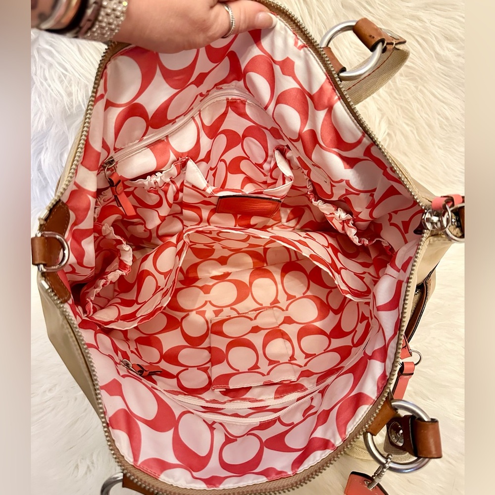 BEAUTIFUL COACH Hampton Tote - Picture 7 of 12